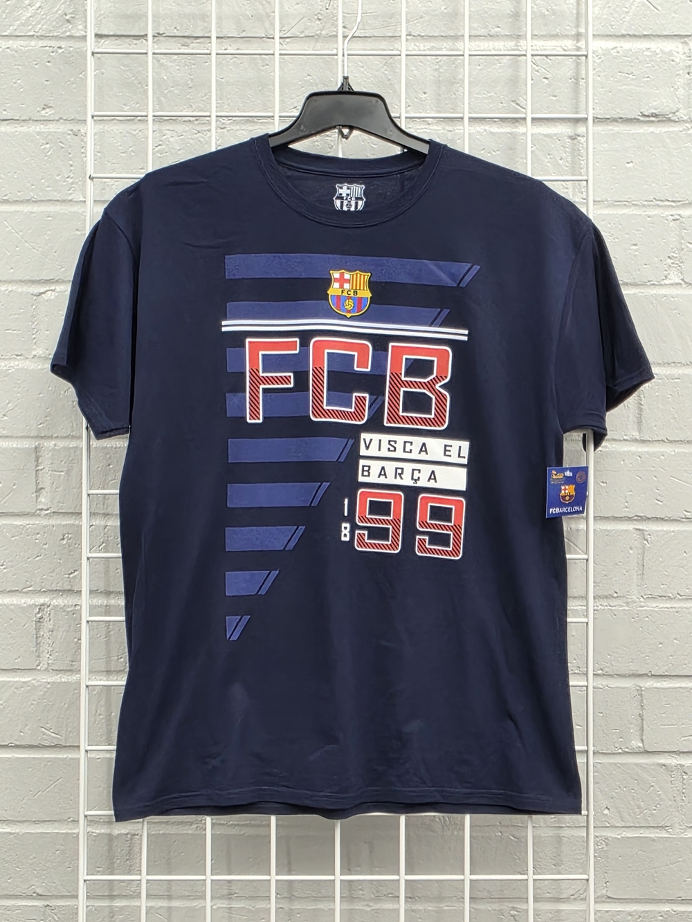 FC Barcelona Men’s Navy Blue Graphic T-Shirt with Club Crest Size X-Large